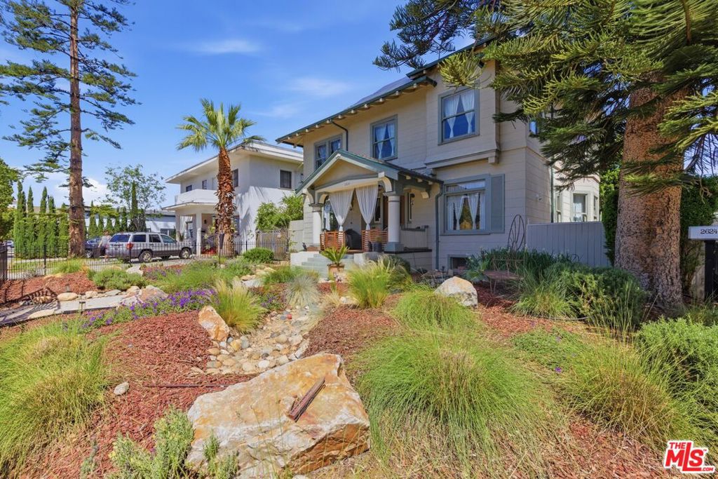 2624 Van Buren Place