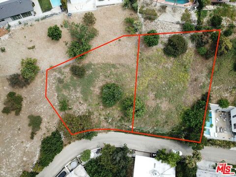 Photo of 3734 N Oakfield Drive, Sherman Oaks, CA 91423 (MLS # 26829605)