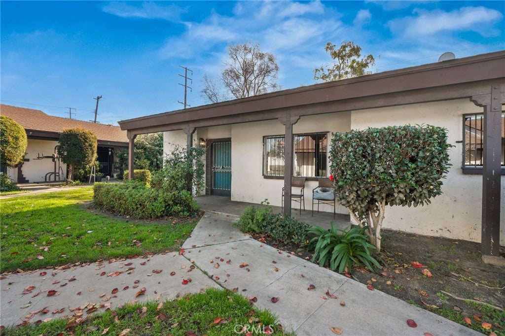 2011 W Katella Ave