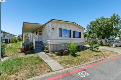 Photo of 820 N Lincoln Way Way, Galt, CA 95632 (MLS # 41136685)