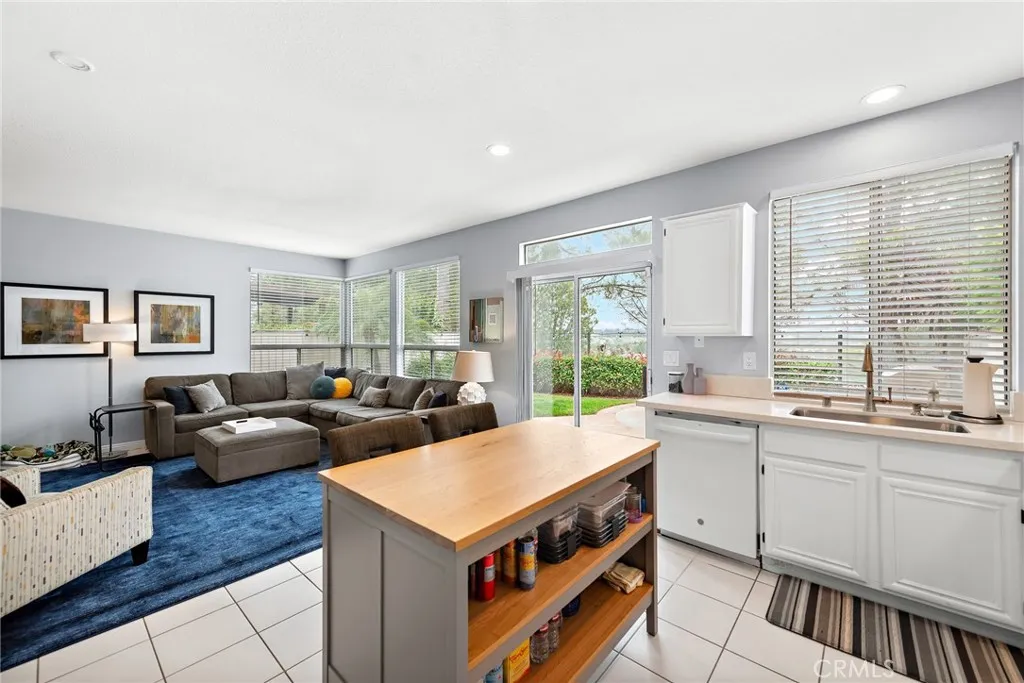 Aliso Viejo, California 92656, United States, 4 Bedrooms Bedrooms, ,3 BathroomsBathrooms,Residential,Active,142343