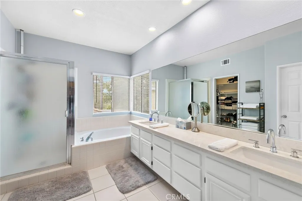 Aliso Viejo, California 92656, United States, 4 Bedrooms Bedrooms, ,3 BathroomsBathrooms,Residential,Active,142343