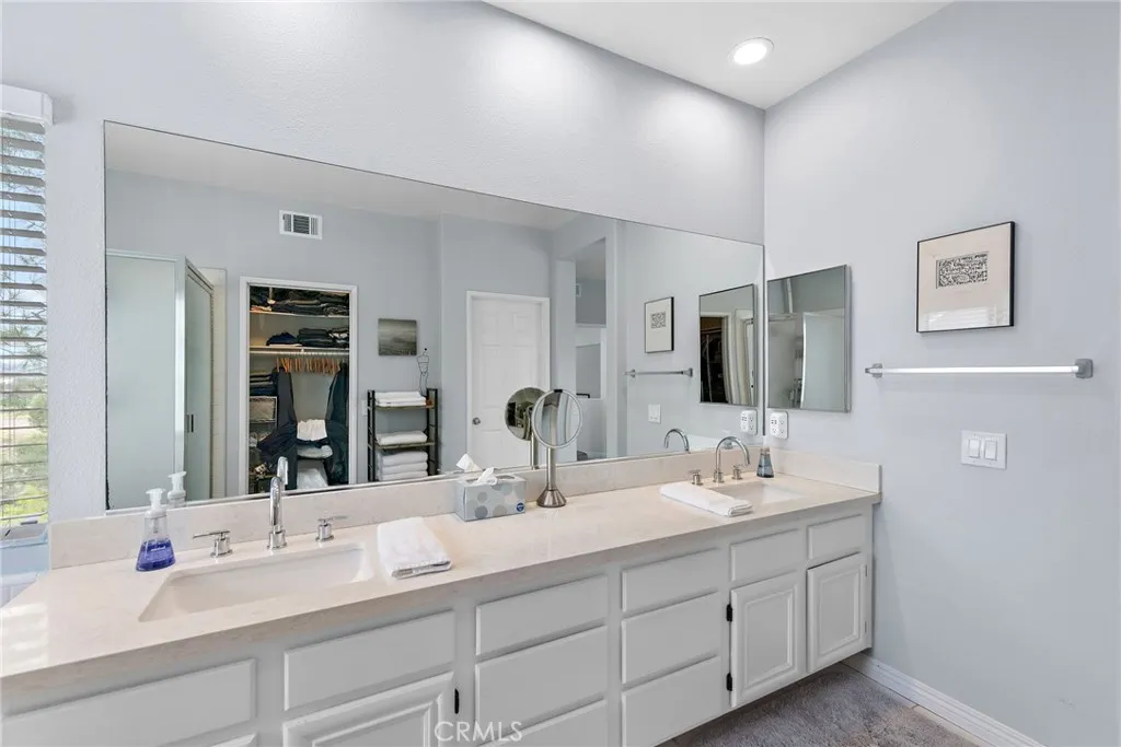 Aliso Viejo, California 92656, United States, 4 Bedrooms Bedrooms, ,3 BathroomsBathrooms,Residential,Active,142343