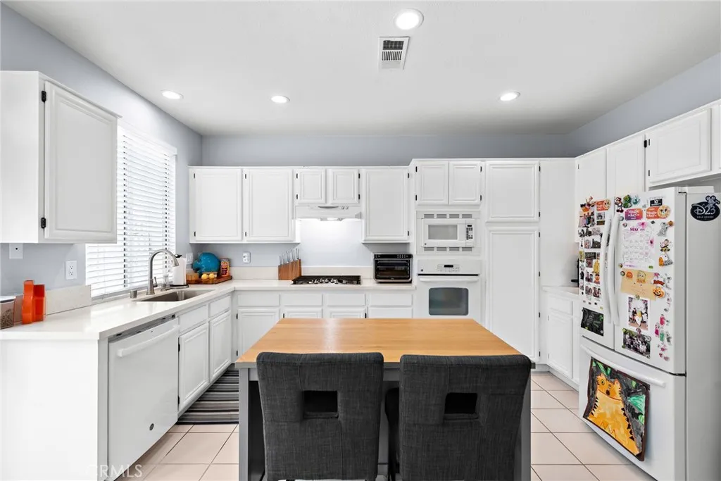 Aliso Viejo, California 92656, United States, 4 Bedrooms Bedrooms, ,3 BathroomsBathrooms,Residential,Active,142343