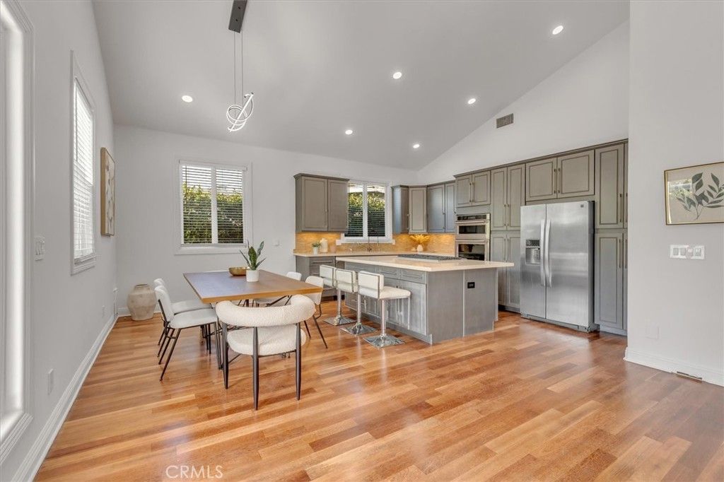 Photo of 5701 Wish Avenue, Encino, CA 91316 (MLS # SR25235692)