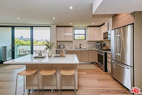 Photo of 328 N Maple Drive #303, Beverly Hills, CA 90210 (MLS # 26819667)