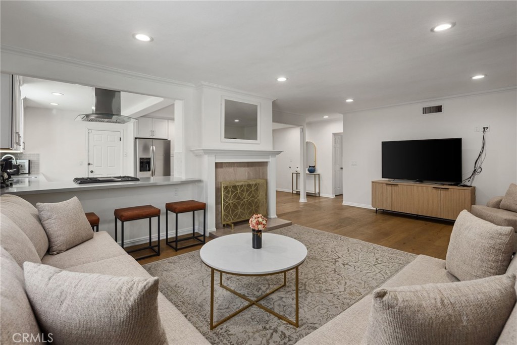 22335 Kittridge Street