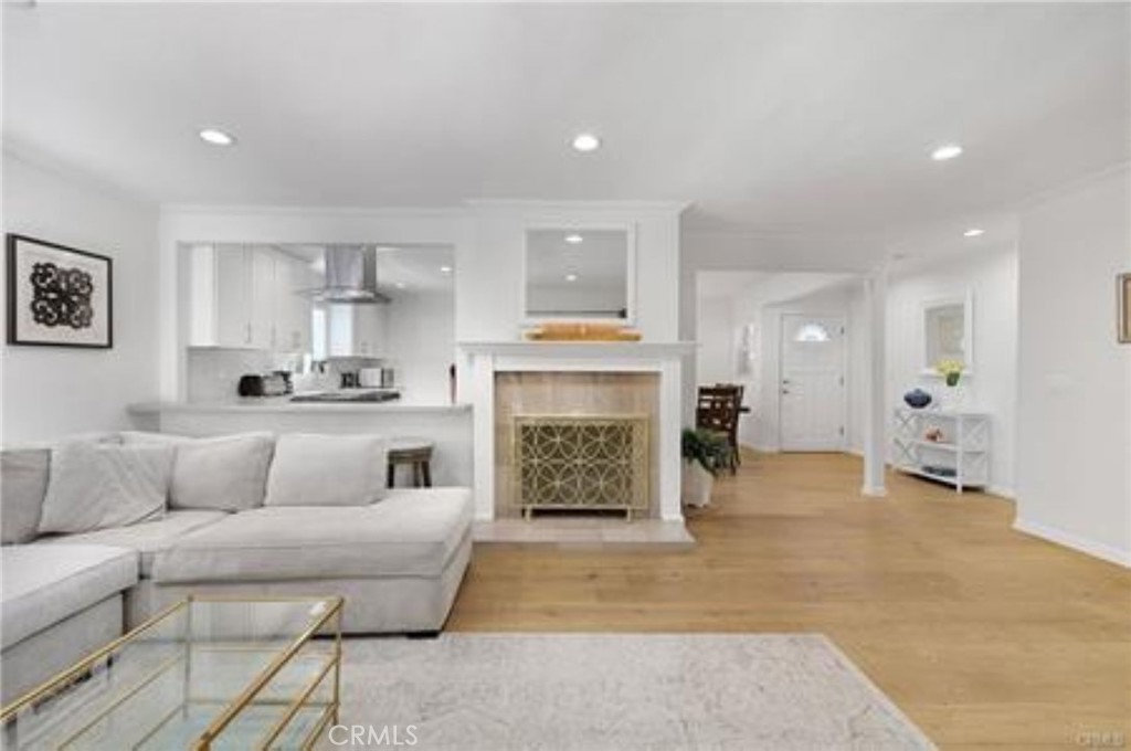 Properties 4 22335 Kittridge Street