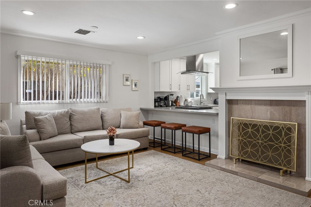 22335 Kittridge Street