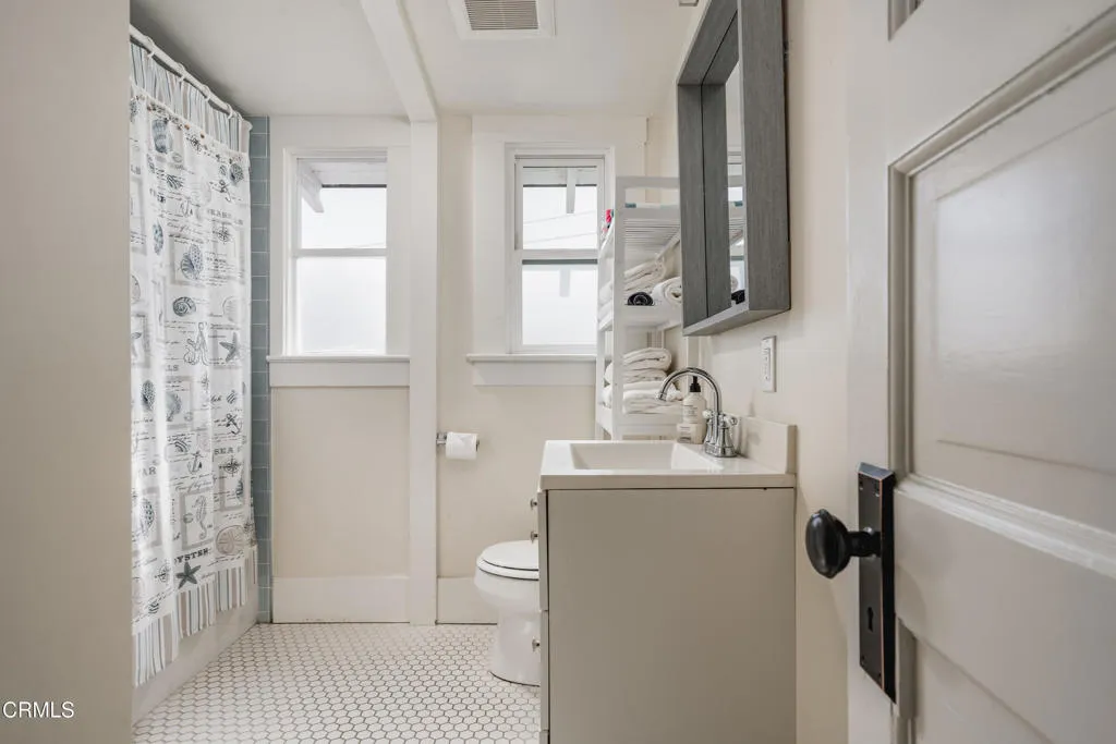 Santa Barbara, California 93103, United States, 5 Bedrooms Bedrooms, ,3 BathroomsBathrooms,Residential,Active,228500