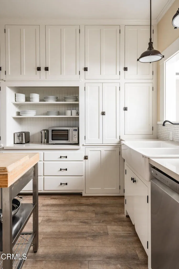 Santa Barbara, California 93103, United States, 5 Bedrooms Bedrooms, ,3 BathroomsBathrooms,Residential,Active,228500