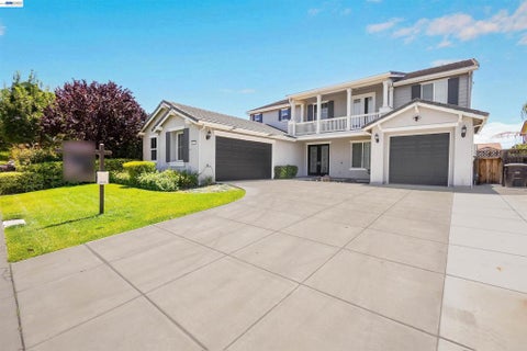 Photo of 321 Myrtle Ln Ln, Oakley, CA 94561 (MLS # 41146463)