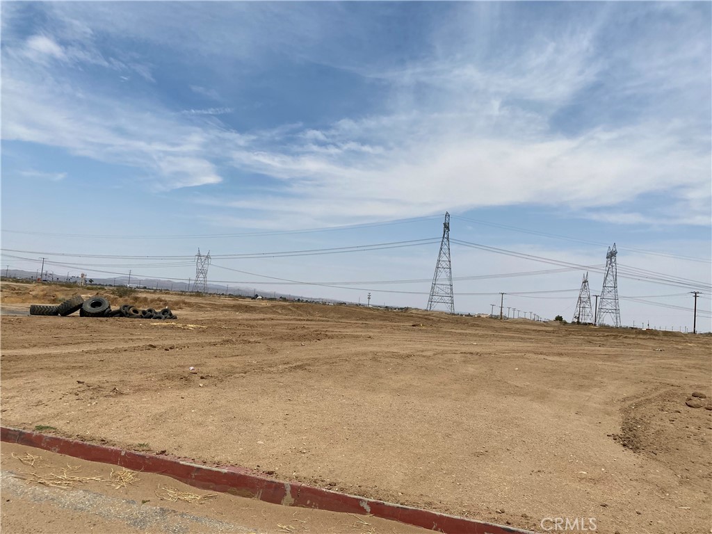 ±17 acres of commercial land situated directly on Highway 395 in Adelanto, offering over 1,350 feet of frontage on Highway 395. Location provides amazing average daily traffic counts, as well as easy access through highway visibility. Property is just south of Air Expressway & North of Highway 18/ Palmdale Road, giving direct access to the I-15 Freeway and surrounding cities. Adjacent to the Adelanto Stadium and within close proximity to Southern California Logistics Airport, catering to over 3,000 employees, with FedEx, Rubbermaid, Dr. Pepper/Snapple, plasitpak, M&M, and GE onsite. Amazing Real Estate opportunity with in the high desert. Subject parcel is zoned MU (Mixed Use).