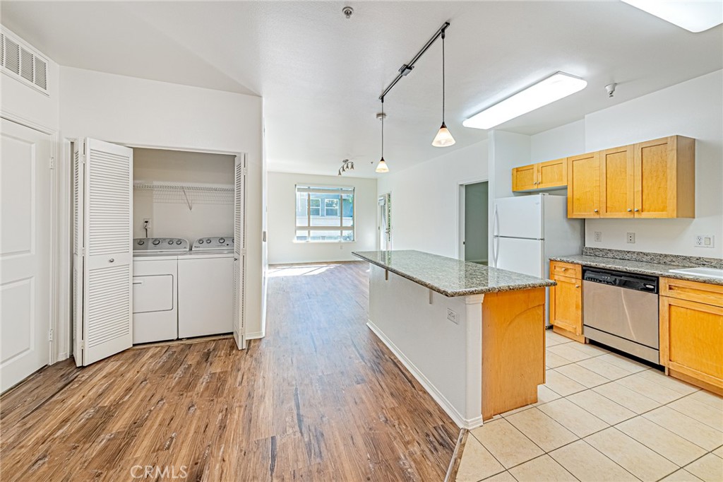 100 S Alameda 348