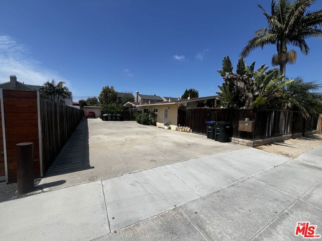 Photo of 317 University Drive, Costa Mesa, CA 92627 (MLS # 26828517)