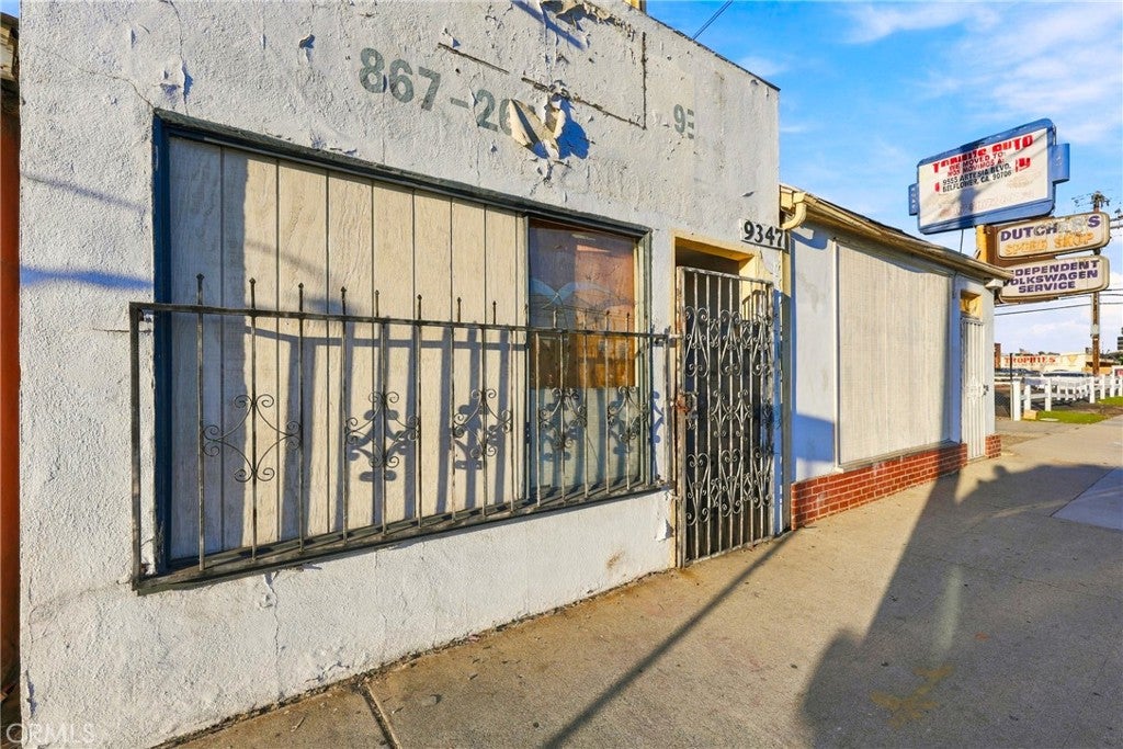 9349 Artesia