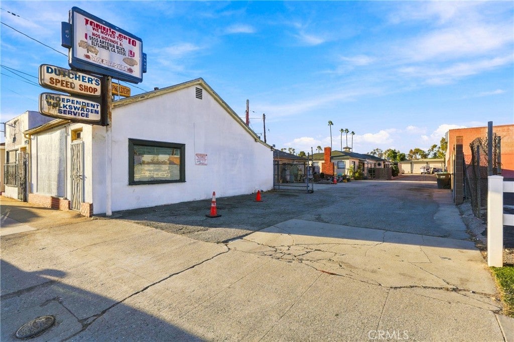 9349 Artesia