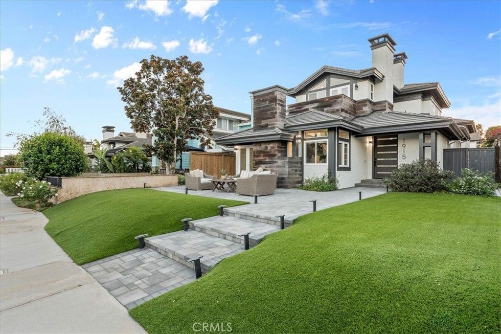 Photo of 1915 Pine St St, Huntington Beach, CA 92648 (MLS # CV25185009)