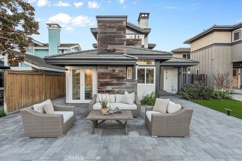 Photo of 1915 Pine St St, Huntington Beach, CA 92648 (MLS # CV25185009)