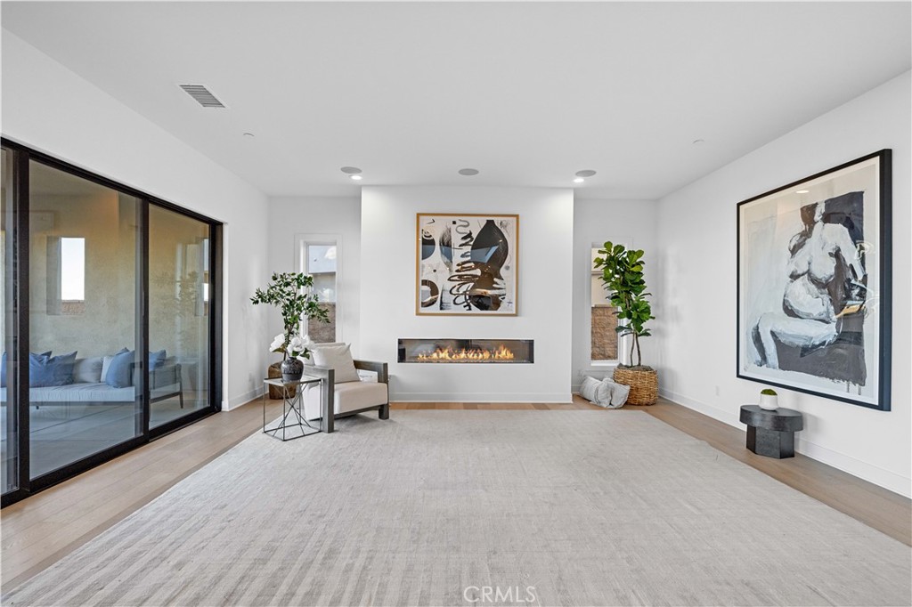 Properties 3 20416 W Albion Way