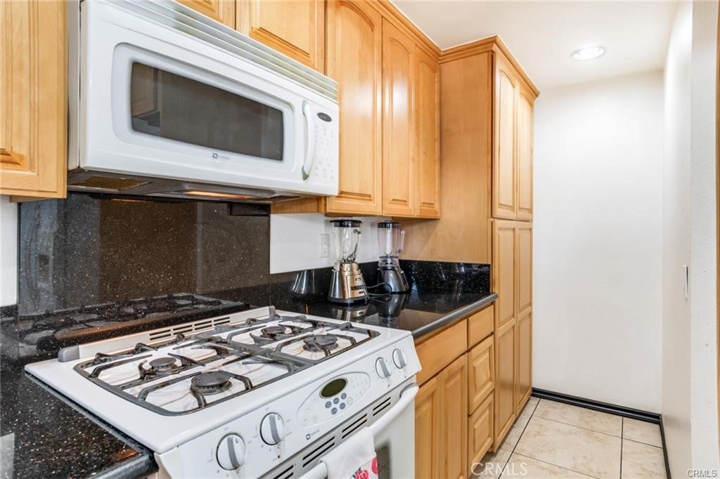 1057 W Carter