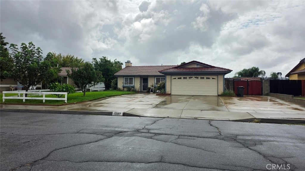 1057 W Carter