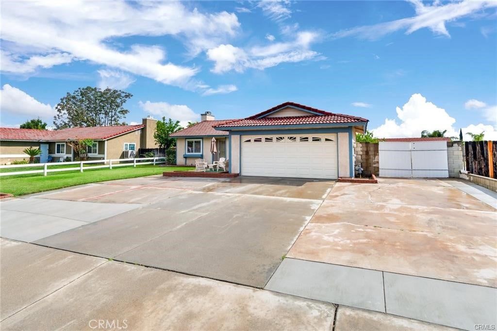 1057 W Carter