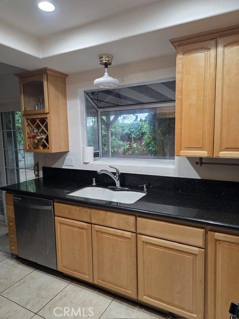 1057 W Carter