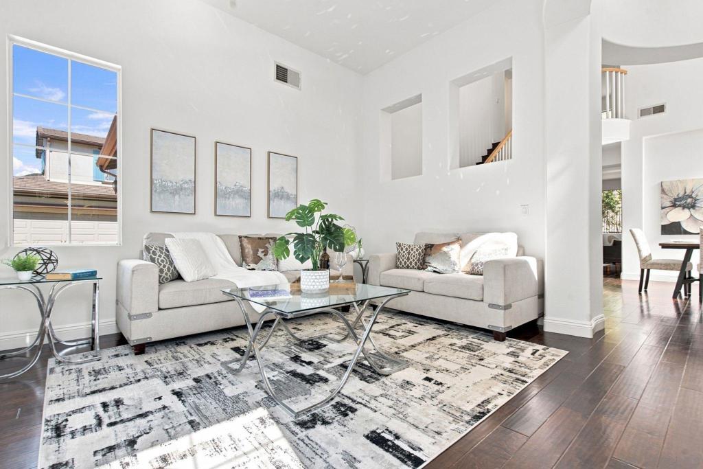 1049 Camino Del Sol