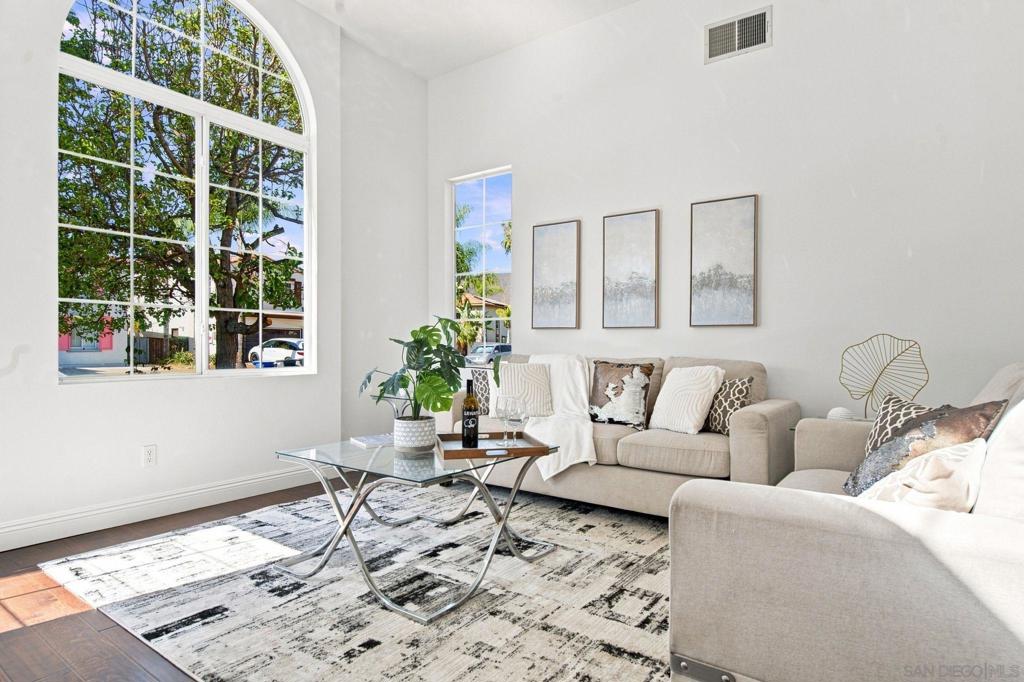 1049 Camino Del Sol