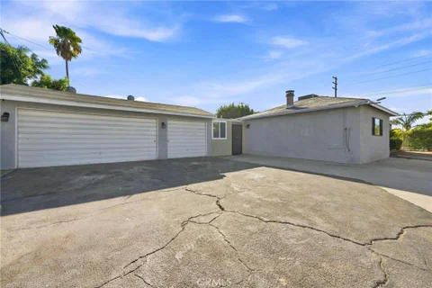 MLS: SR26193400