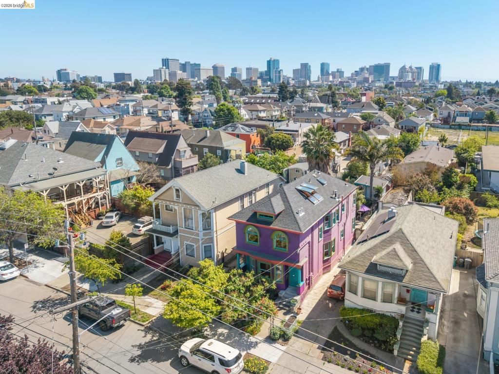 Photo of 821 32nd St, Oakland, CA 94608 (MLS # 41130428)