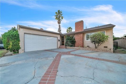 Photo of 14357 Herron Street, Sylmar, CA 91342 (MLS # OC26027360)