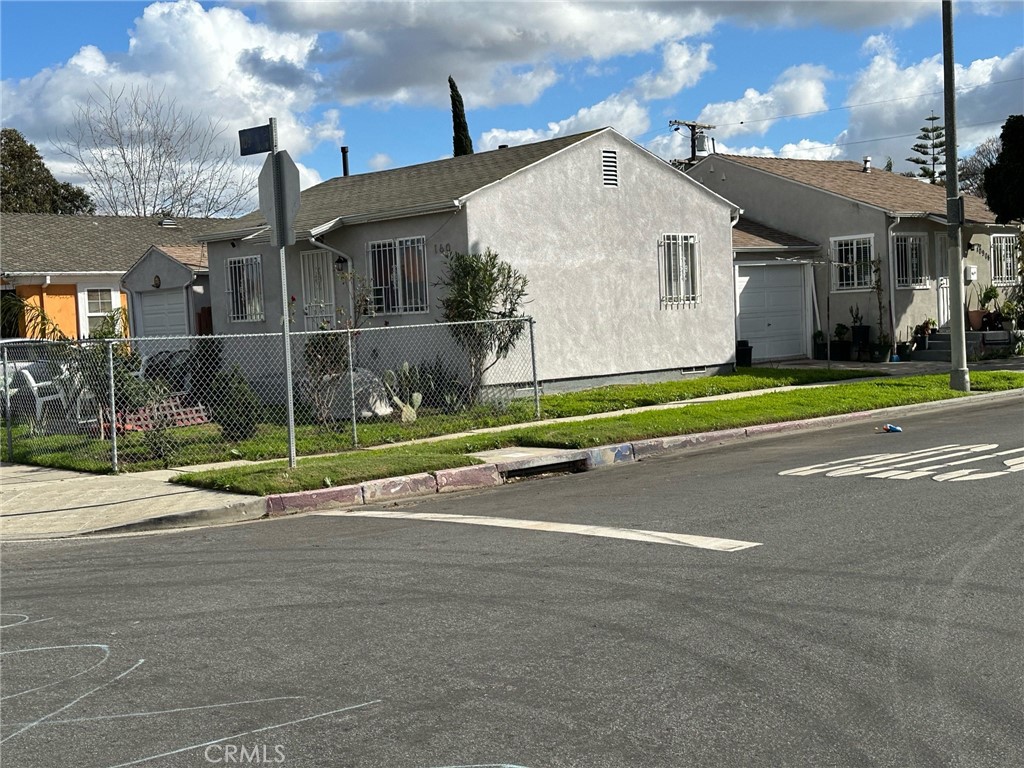 10904 S Spring