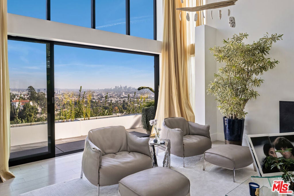 8080 Laurel View Drive