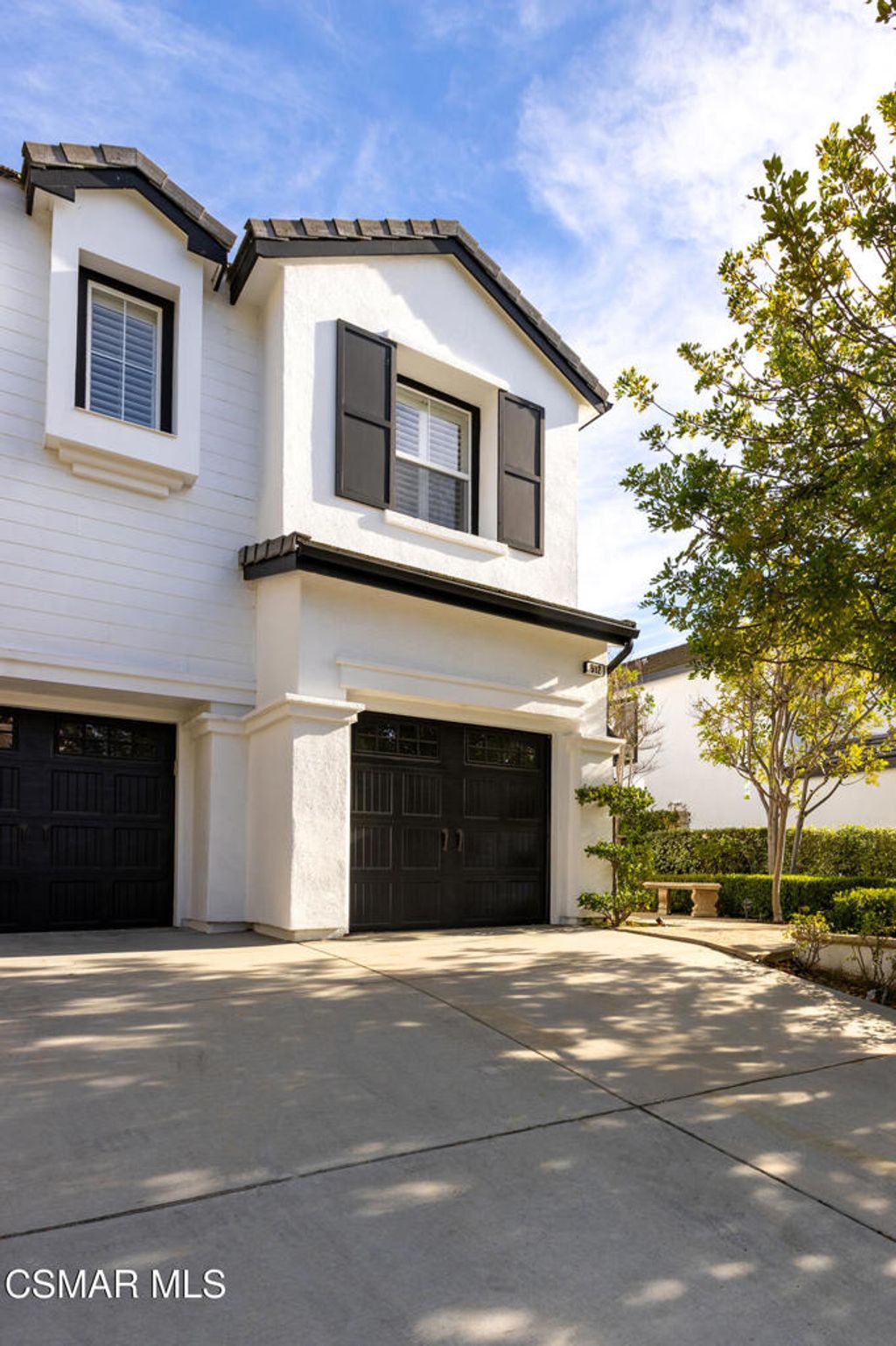 Photo of 912 Blackbourne Pt, Oak Park, CA 91377 (MLS # 226000244)