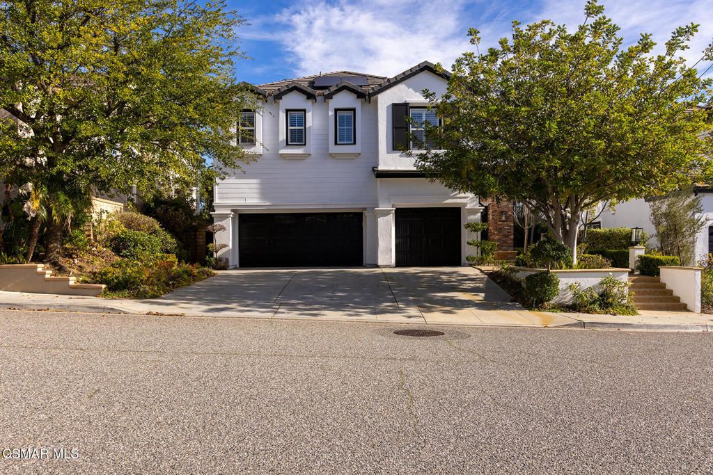 Photo of 912 Blackbourne Pt, Oak Park, CA 91377 (MLS # 226000244)