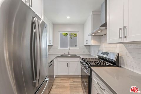 Photo of 1250 N Crescent Heights Boulevard #4, West Hollywood, CA 90046 (MLS # 25596961) Photo of 1250 N Crescent Heights Boulevard #4, West Hollywood, CA 90046 (MLS # 25596961)