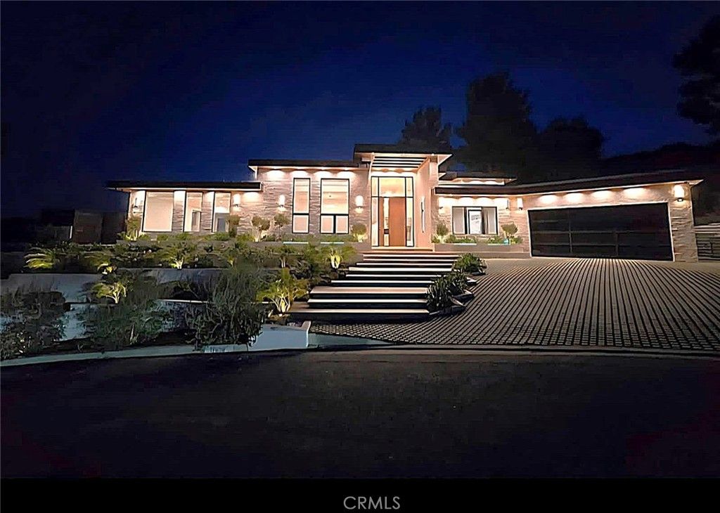 Photo of 17856 Via Vallarta, Encino, CA 91316 (MLS # SR26070019)