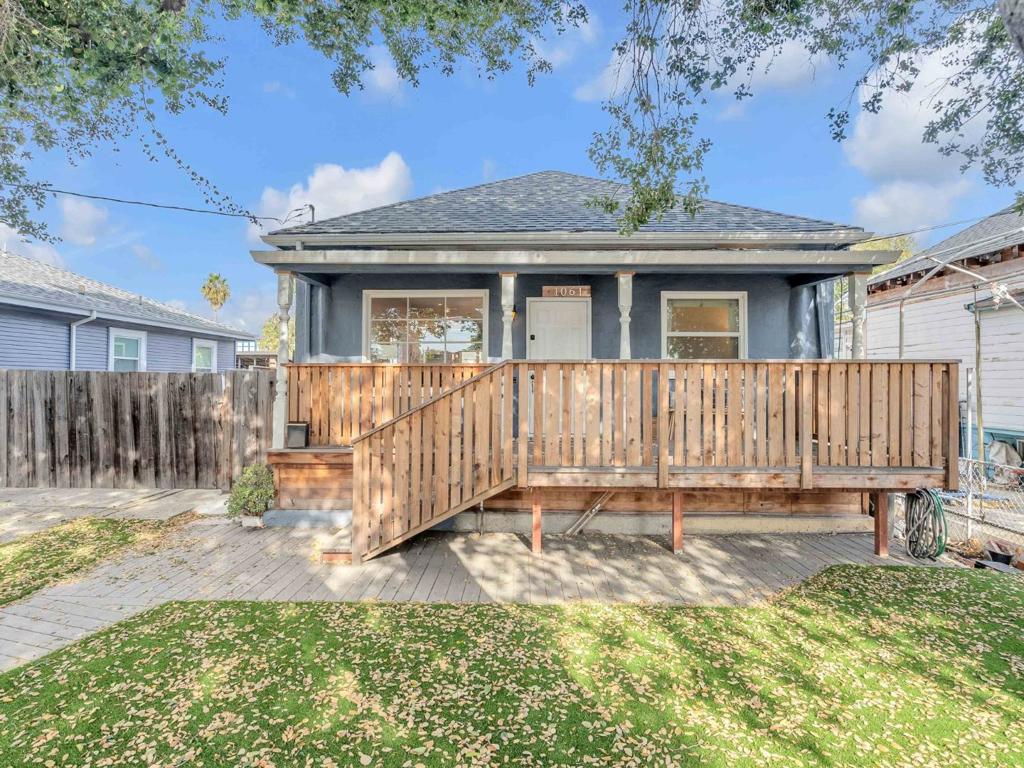 A fantastic three-bedroom residence featuring an appealing floor plan, located in the highly sought-after St. Leo's neighborhood in San Jose, offering convenient access to shops, freeways, and parks. This home has been thoroughly updated with distinctive design elements, and it also includes bonus additional space in the basement.
