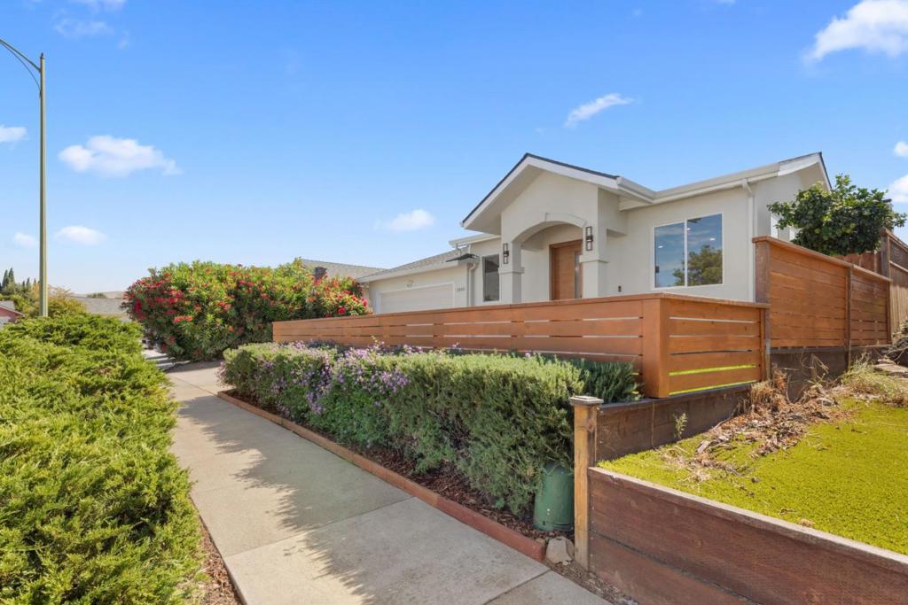 2592 Amaryl Drive