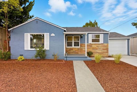 Photo of 2270 Vestal Avenue Ave, Castro Valley, CA 94546 (MLS # 41114324)
