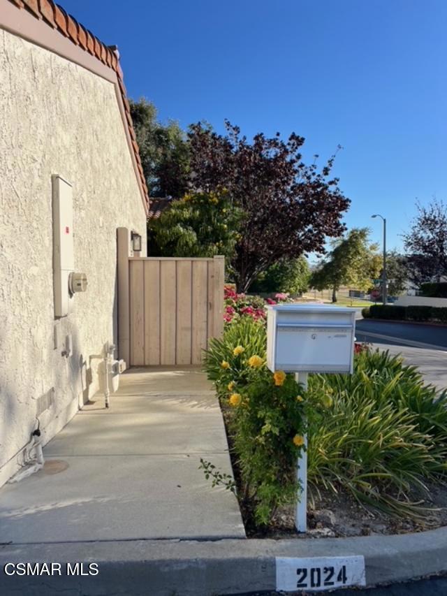 Beautiful remodeled one story end unit in the Woodlands, two bedroom, two full bathrooms,vaulted Ceilings, Beautiful remodeled kitchen,, 2 enclosed courtyards, community has tennis court, pool and spa. Two car garage, HOA paid by Owner.