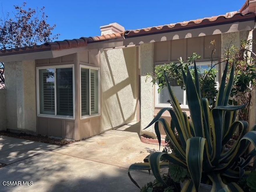 Beautiful remodeled one story end unit in the Woodlands, two bedroom, two full bathrooms,vaulted Ceilings, Beautiful remodeled kitchen,, 2 enclosed courtyards, community has tennis court, pool and spa. Two car garage,  HOA paid by Owner.