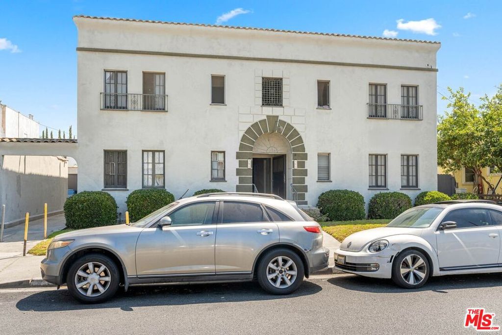 406 S Grevillea Avenue