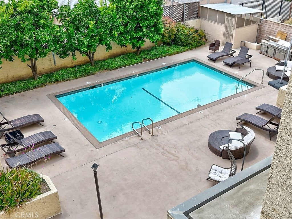 5143 Bakman AVE 417, North Hollywood CA 91601
