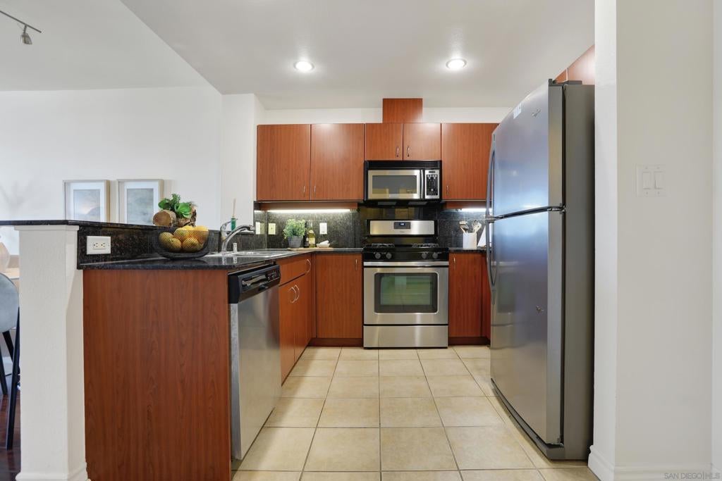 300 W Beech Street 805