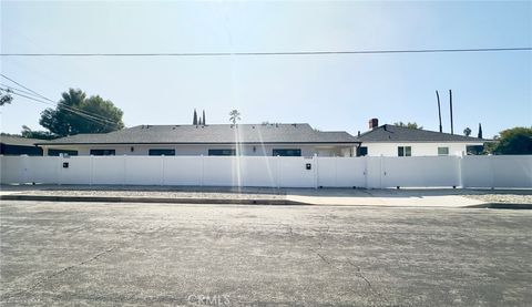 Photo of 15950 Cohasset Street, Van Nuys, CA 91406 (MLS # SR25249054) Photo of 15950 Cohasset Street, Van Nuys, CA 91406 (MLS # SR25249054)