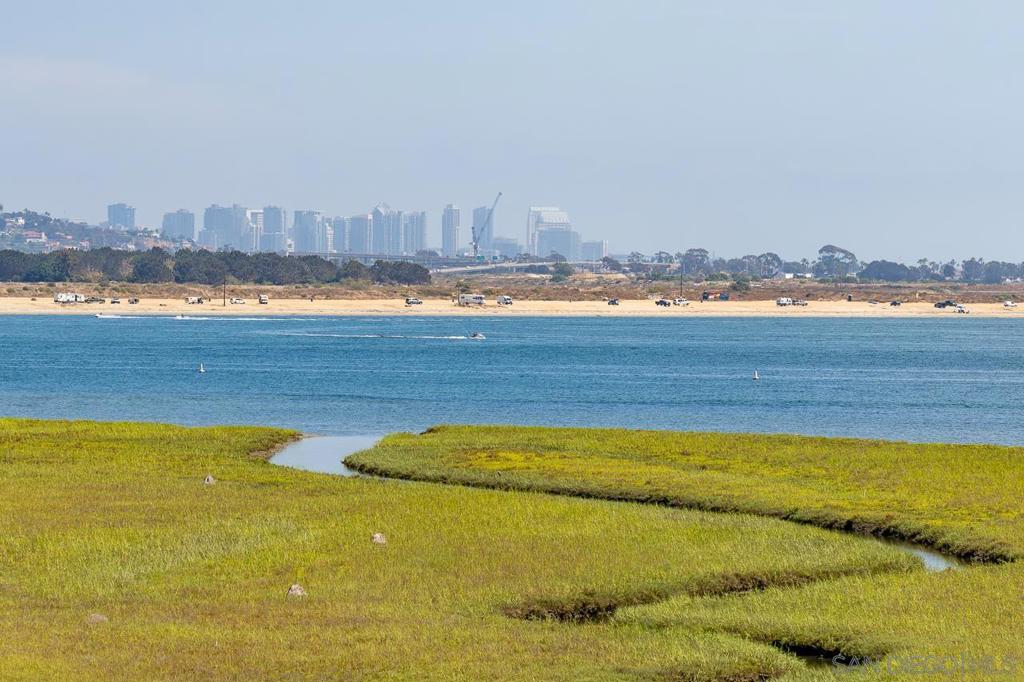 4015 Crown Point Dr. DR 310, San Diego CA 92109