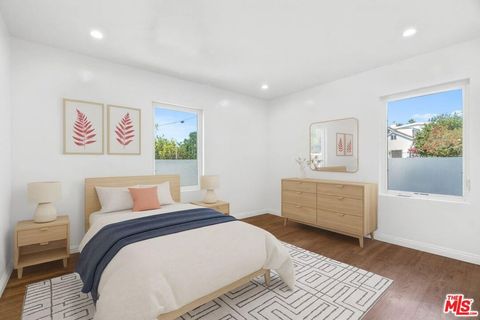 Photo of 616 Sunset Avenue #B, Venice, CA 90291 (MLS # 25590581) Photo of 616 Sunset Avenue #B, Venice, CA 90291 (MLS # 25590581)